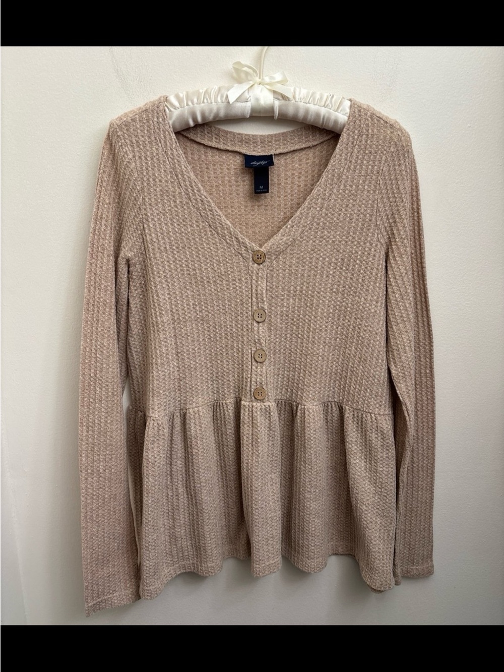 Daytrip Textured Waffle Knit Top size medium in Beige